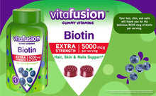 Load image into Gallery viewer, Vitafusion Extra Strength Biotin Gummy Vitamins, Blueberry Flavored Biotin Vitamins for Hair, Skin and Nails, 100 Count vitafusion 超強生物素軟糖維生素，藍莓味生物素維生素有益於頭髮、皮膚和指甲，100 粒軟糖

